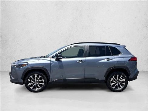 Used 2025 Toyota Corolla Cross XLE FWD image 7