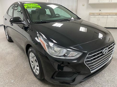 Used 2022 Hyundai Accent SE image 3