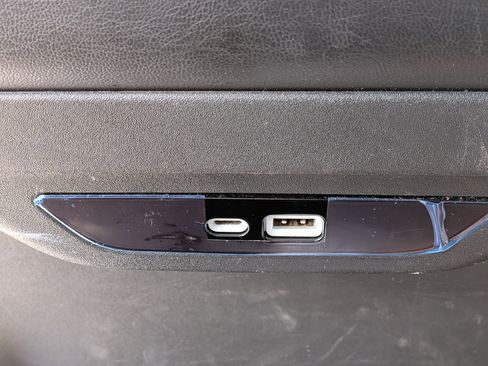 Used 2024 Chrysler Pacifica Limited image 17