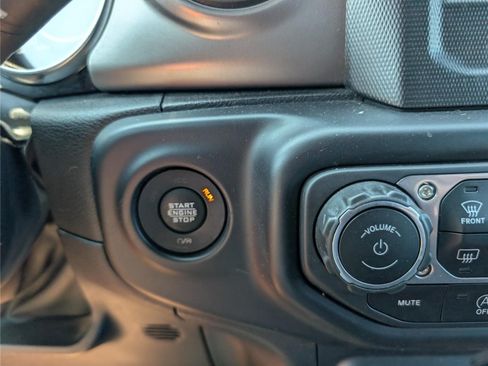Used 2022 Jeep Wrangler Unlimited Sport AWD/4WD image 25