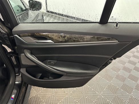 Used 2018 BMW 530i xDrive image 16