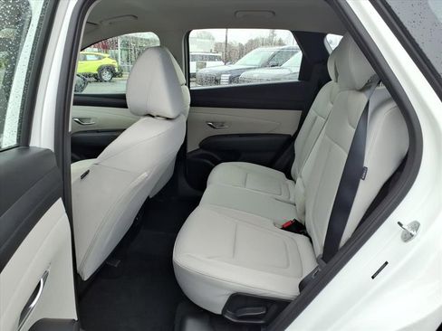 Used 2025 Hyundai Tucson SE image 4