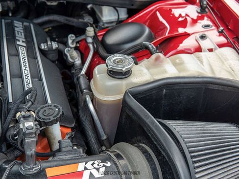 Used 2016 Dodge Challenger SRT Hellcat RWD image 13