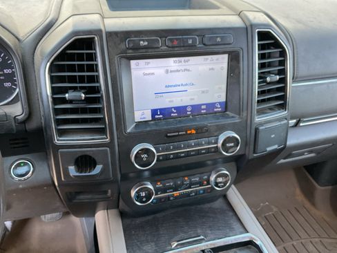 Used 2020 Ford Expedition Max Limited image 3