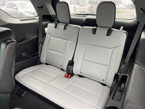 Used 2021 Ford Explorer XLT w/ Equipment Group 202A image 18