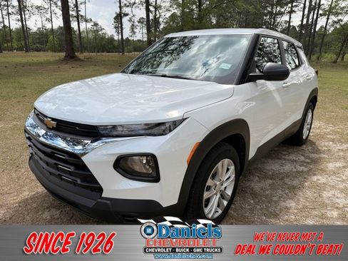 Used 2023 Chevrolet TrailBlazer LS image 1