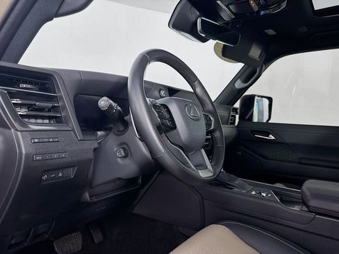 Used 2024 Lexus GX 550 image 12