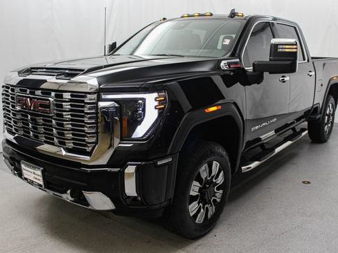 Certified 2024 GMC Sierra 3500 Denali w/ Technology Package AWD/4WD image 6