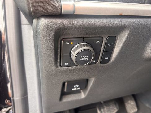 Used 2025 Ford Expedition Active AWD/4WD image 11