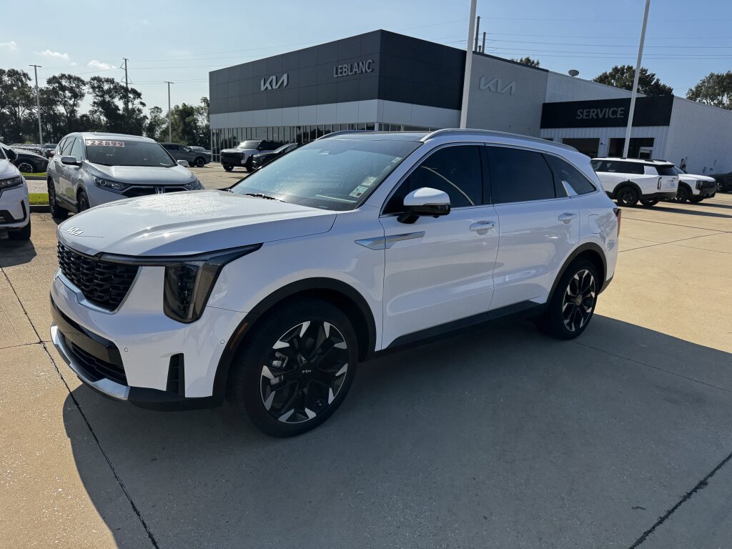 Certified 2026 Kia Sorento SX FWD image 2