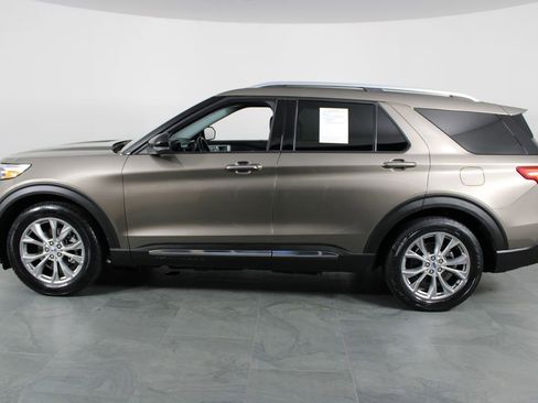 Used 2021 Ford Explorer Limited w/ Equipment Group 301A image 9