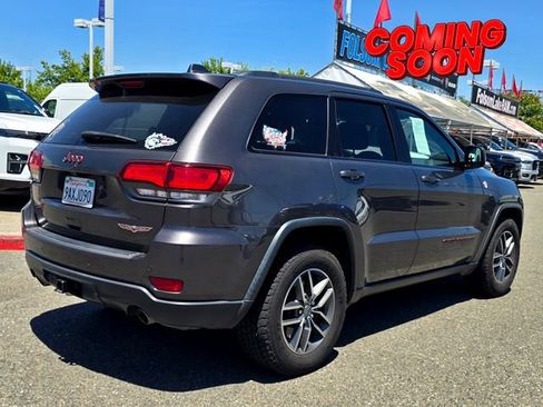Used 2017 Jeep Grand Cherokee Trailhawk w/ Trailhawk Luxury Group AWD/4WD image 3