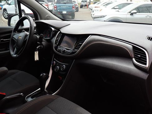 Used 2020 Chevrolet Trax LS FWD image 35