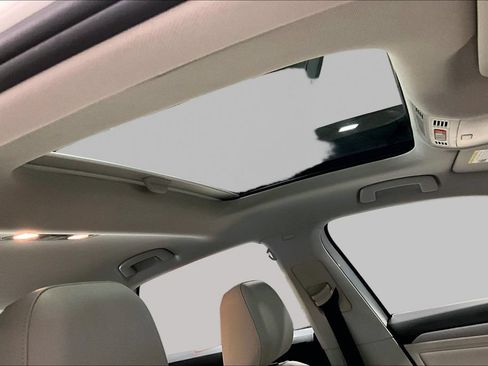Used 2024 Volkswagen Jetta SE w/ Panoramic Sunroof Package FWD image 26