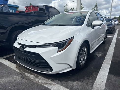 Used 2025 Toyota Corolla LE image 1
