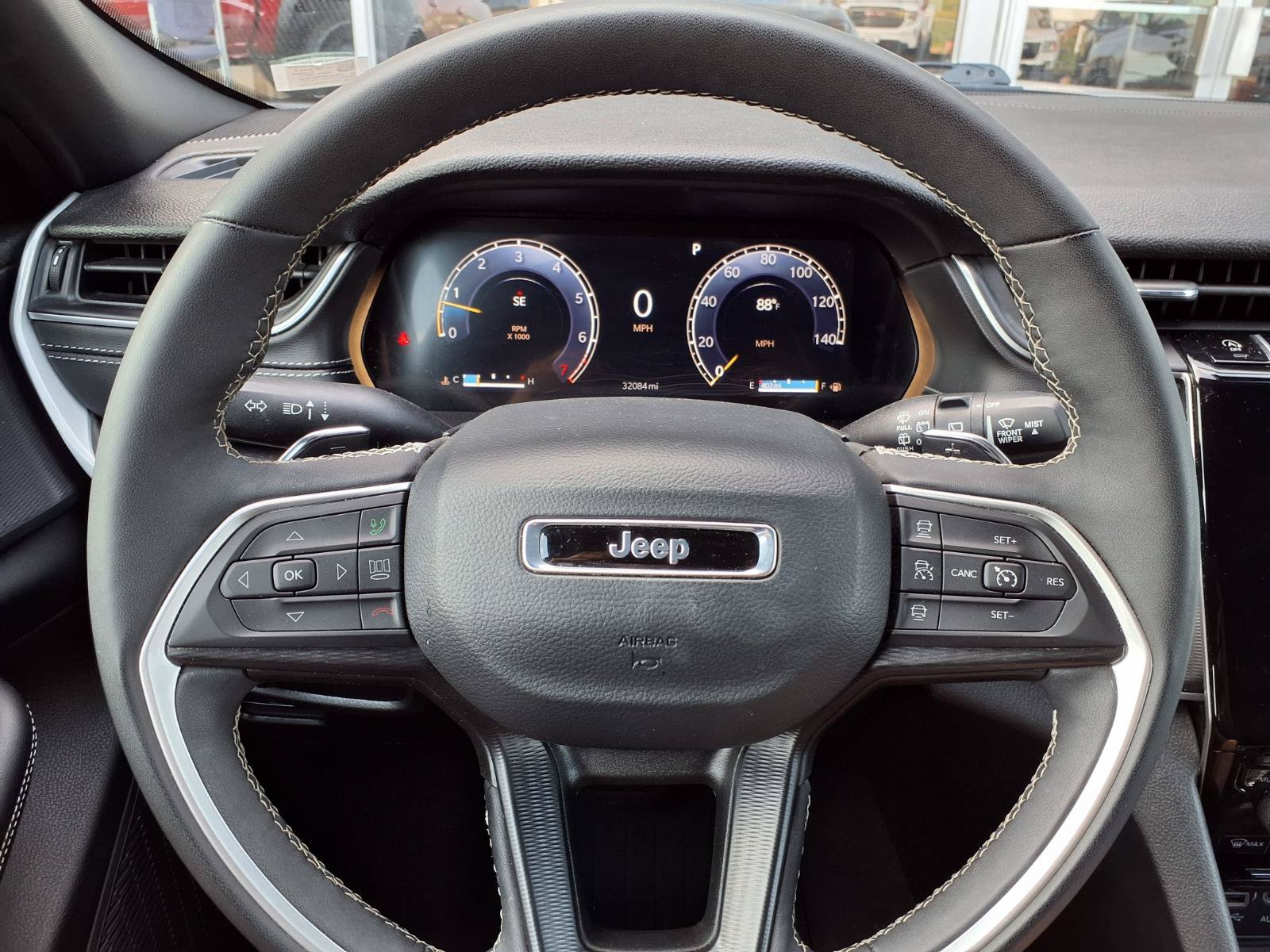 Used 2025 Jeep Grand Cherokee L Altitude AWD/4WD image 13