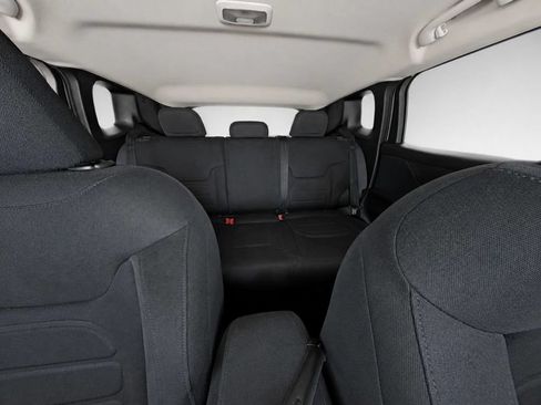 Used 2019 Jeep Renegade Latitude AWD/4WD image 23