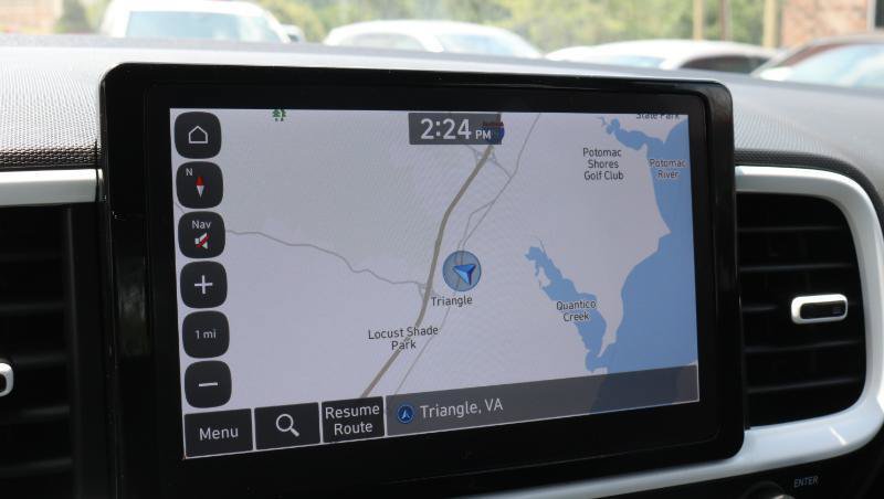 Used 2025 Hyundai Venue Limited FWD image 17