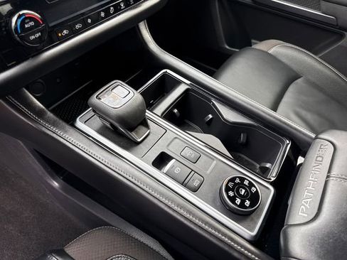 Used 2023 Nissan Pathfinder SL w/ Black Appearance Package image 27