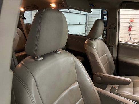 Used 2016 Toyota Sienna XLE Premium AWD/4WD image 30