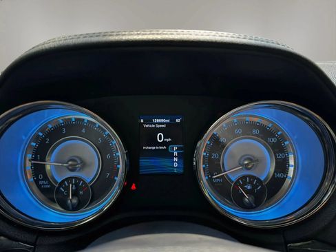 Used 2012 Chrysler 300 Limited RWD image 21