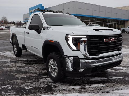 Used 2024 GMC Sierra 2500 Pro w/ Convenience Package image 2