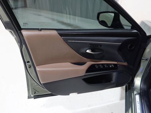 Used 2025 Lexus ES 300h w/ Premium Package FWD image 31
