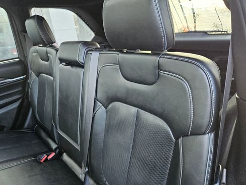 Used 2023 Jeep Grand Cherokee Overland w/ Luxury Tech Group IV image 19