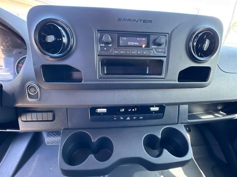 Used 2025 Mercedes-Benz Sprinter 2500 image 22