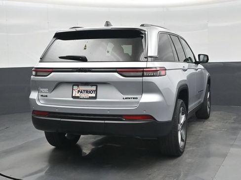 Used 2025 Jeep Grand Cherokee Limited w/ Black Appearance Package AWD/4WD image 2