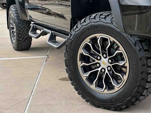 Used 2022 Chevrolet Colorado ZR2 image 9