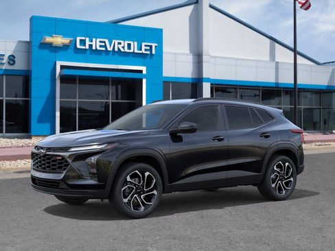 New 2026 Chevrolet Trax RS w/ Driver Confidence Package FWD image 2