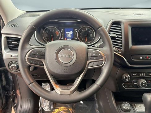 Used 2019 Jeep Cherokee Latitude Plus image 17