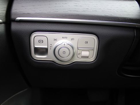 Used 2022 Mercedes-Benz GLS 450 4MATIC image 27