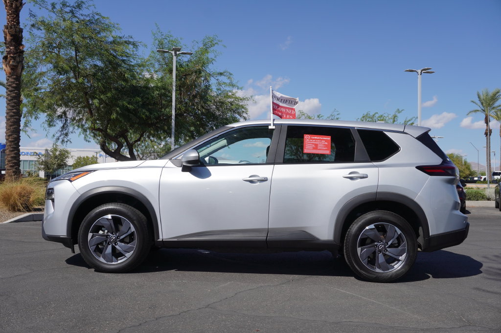 Certified 2025 Nissan Rogue SV FWD image 2