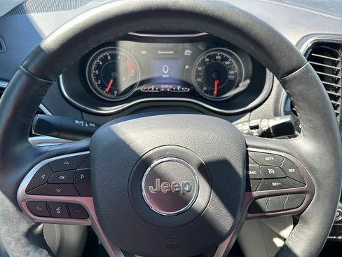 Used 2019 Jeep Cherokee Limited w/ Luxury Group AWD/4WD image 16