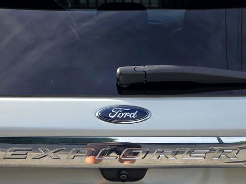 Used 2021 Ford Explorer XLT w/ Equipment Group 202A RWD image 36