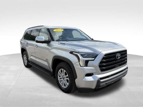 Used 2023 Toyota Sequoia SR5 AWD/4WD image 8