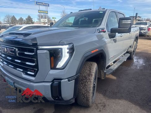Used 2024 GMC Sierra 2500 AT4 AWD/4WD image 5