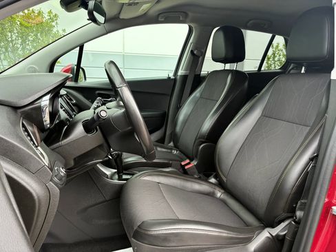 Used 2020 Chevrolet Trax LT w/ Driver Confidence Package AWD/4WD image 10