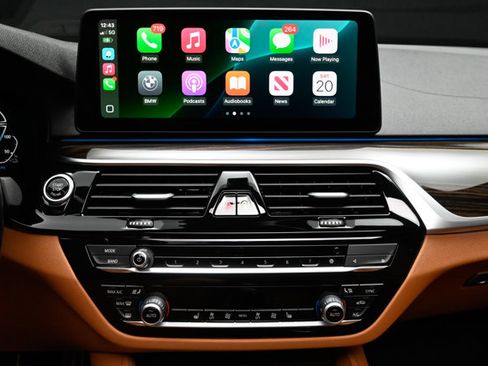 Used 2023 BMW 530e xDrive w/ Premium Package image 8