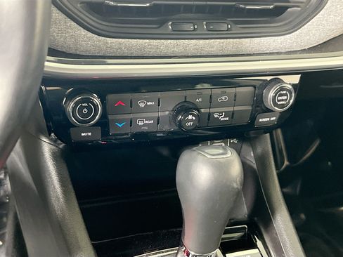 Used 2022 Jeep Compass Latitude AWD/4WD image 15