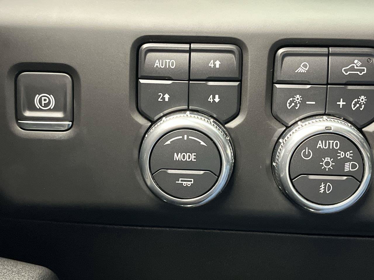 Certified 2025 GMC Sierra 1500 AT4 w/ Technology Package AWD/4WD image 20
