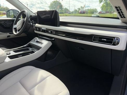 Used 2026 Lincoln Aviator AWD image 15