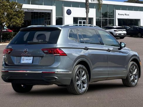 Used 2023 Volkswagen Tiguan SE w/ Panoramic Sunroof Package FWD image 4