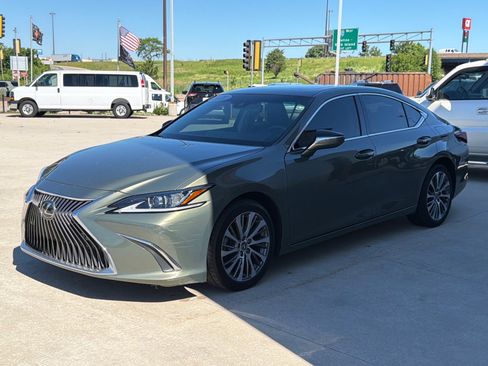 Used 2021 Lexus ES 250 w/ Premium Package AWD/4WD image 4