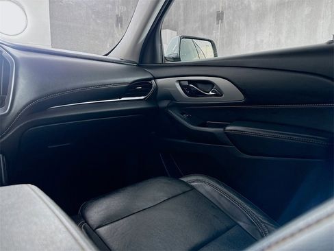 Used 2021 Chevrolet Traverse RS image 24