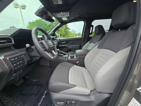 Used 2025 Toyota Tacoma TRD Off-Road w/ TRD Off Road Upgrade Package AWD/4WD image 21