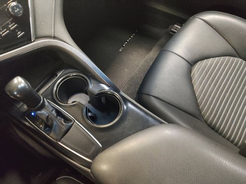 Used 2018 Toyota Camry SE w/ Moonroof Package FWD image 26