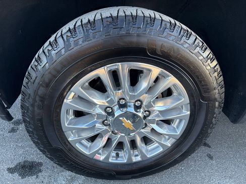 Used 2022 Chevrolet Silverado 3500 High Country image 11